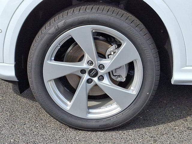 Photo of 2025 Glacier White Metallic Audi Q5
