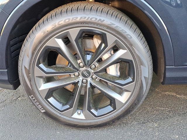 Photo of 2025 Waitomo Blue Metallic Audi Q7