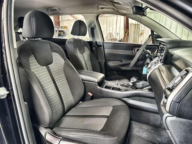 Photo of 2022 Ebony Black Kia Sorento