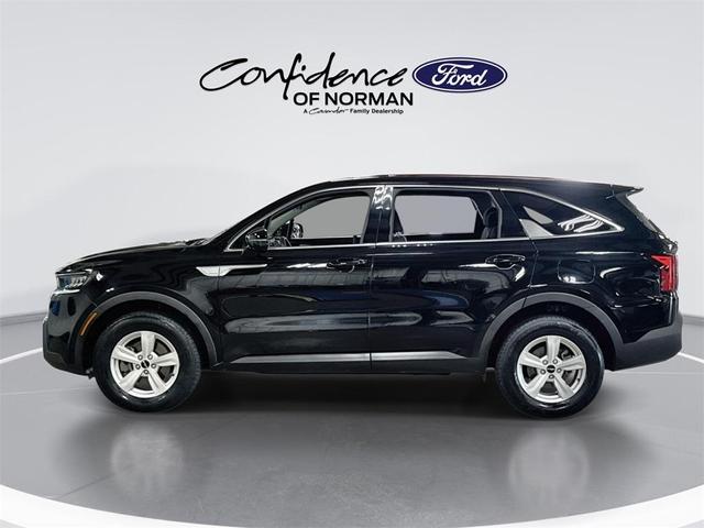 Photo of 2022 Ebony Black Kia Sorento