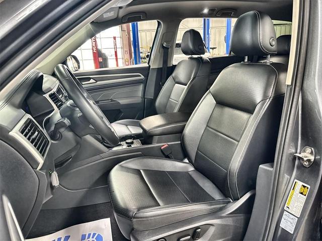 Photo of 2022 Platinum Gray Metallic Volkswagen Atlas