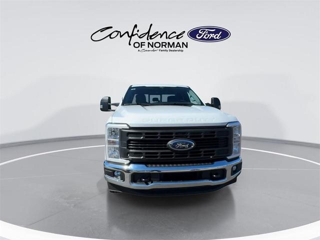 Photo of 2025 Oxford White Ford F-250