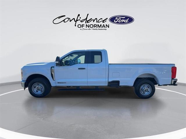Photo of 2025 Oxford White Ford F-250