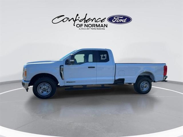 Photo of 2025 Oxford White Ford F-250