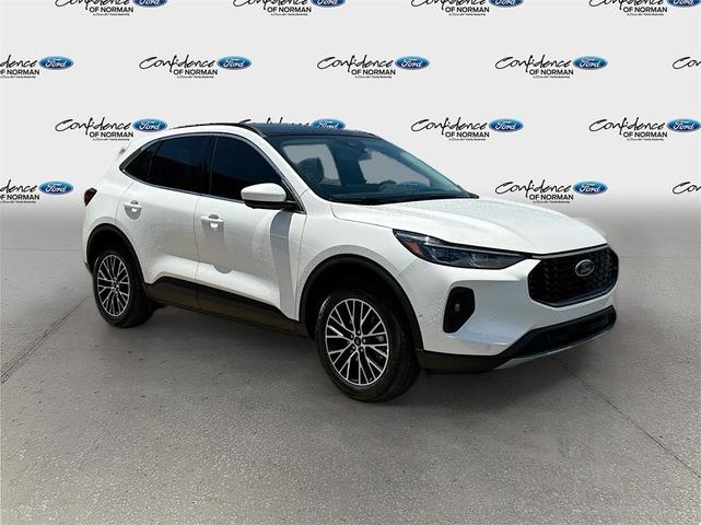 Photo of 2024 Star White Ford Escape