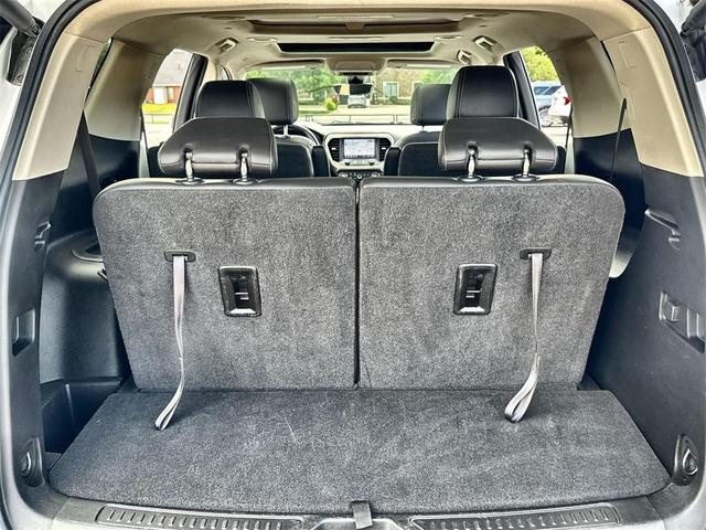 Photo of 2022 White Frost Tri-Coat GMC Acadia