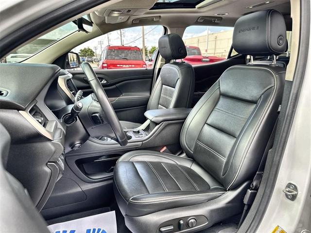 Photo of 2022 White Frost Tri-Coat GMC Acadia