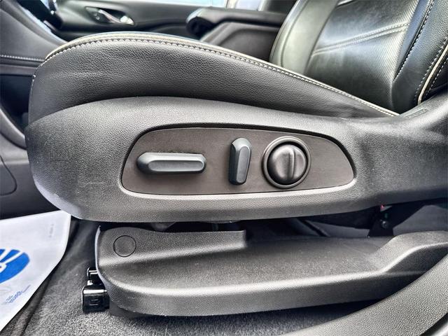 Photo of 2022 White Frost Tri-Coat GMC Acadia