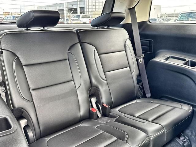 Photo of 2022 White Frost Tri-Coat GMC Acadia