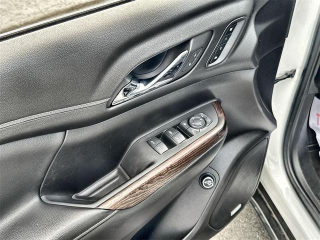 Photo of 2022 White Frost Tri-Coat GMC Acadia