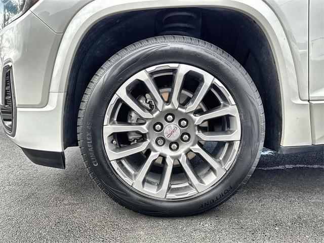 Photo of 2022 White Frost Tri-Coat GMC Acadia