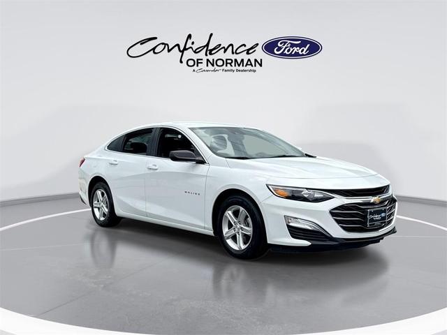Photo of 2023 Summit White Chevrolet Malibu