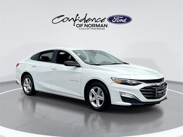 Photo of 2023 Summit White Chevrolet Malibu