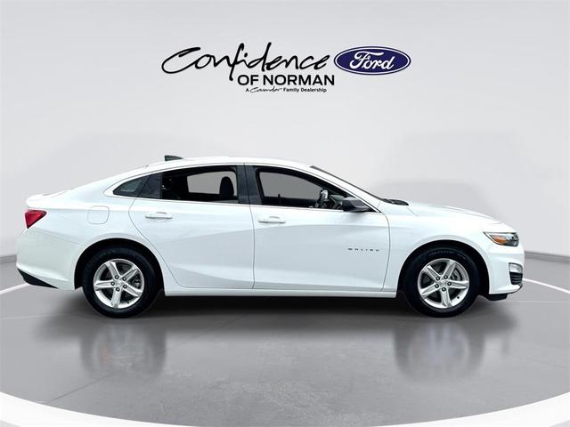 Photo of 2023 Summit White Chevrolet Malibu