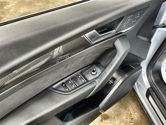 Photo of 2022 Florett Silver Metallic Audi SQ5