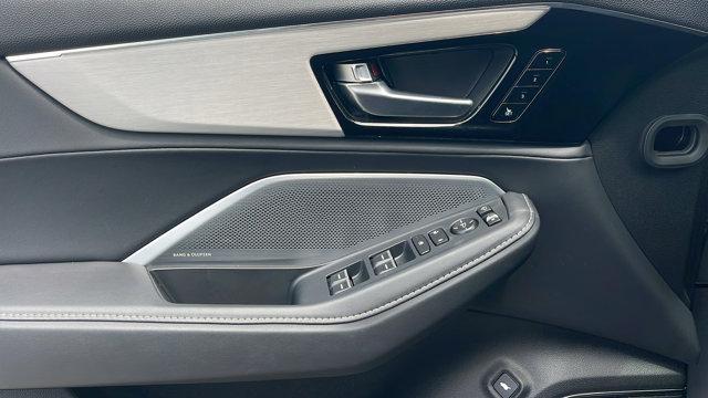 Photo of 2025 Lunar Silver Metallic Acura MDX