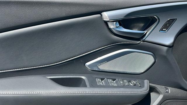 Photo of 2025 Platinum White Pearl Acura RDX