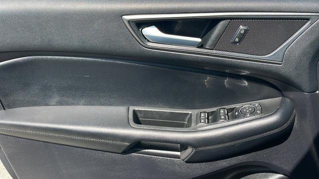 Photo of 2022 Atlas Blue Metallic Ford Edge