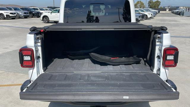 Photo of 2020 Bright White Clearcoat Jeep Gladiator