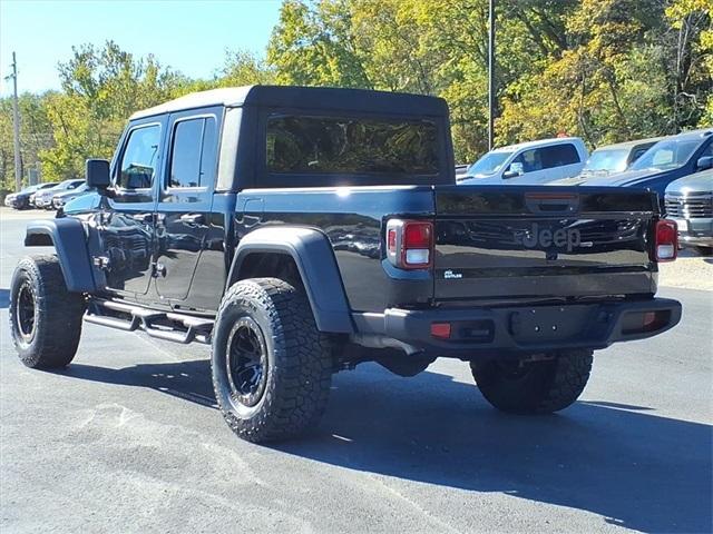 Photo of 2023 Black Clearcoat Jeep Gladiator