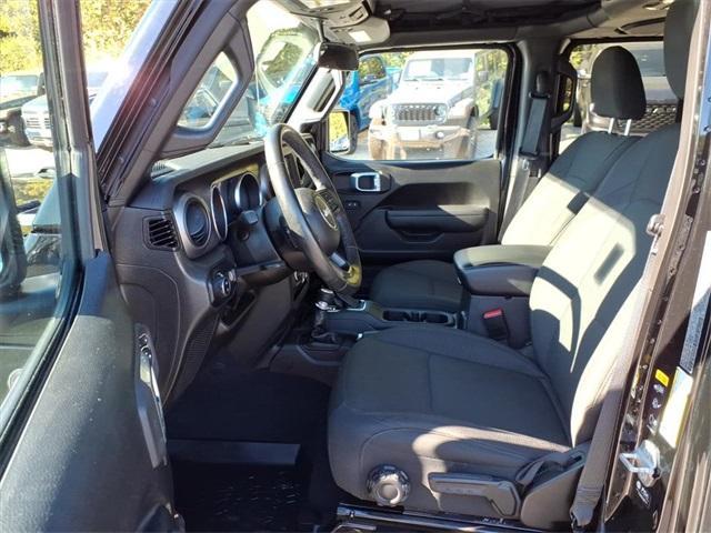 Photo of 2023 Black Clearcoat Jeep Gladiator