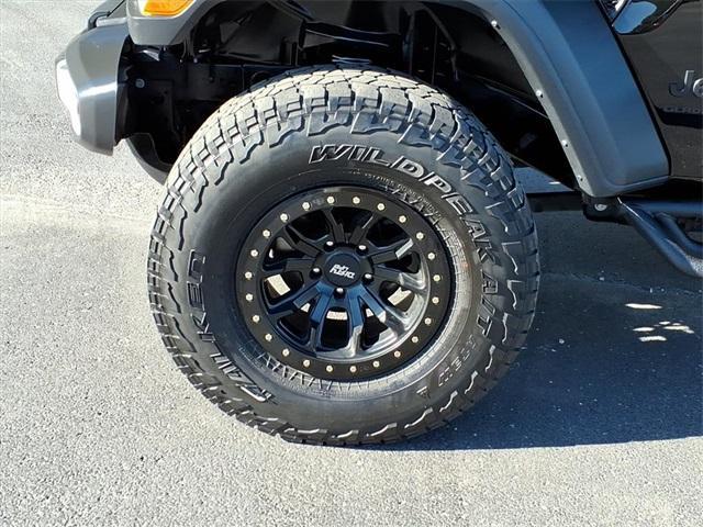 Photo of 2023 Black Clearcoat Jeep Gladiator