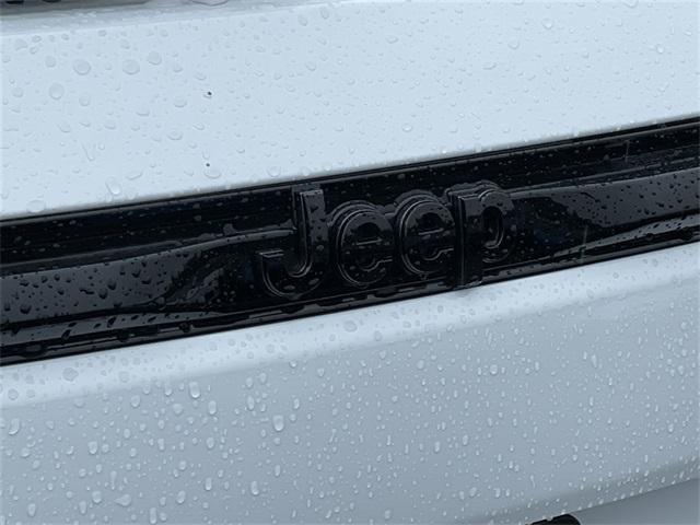 Photo of 2024 Bright White Clearcoat Jeep Grand Cherokee