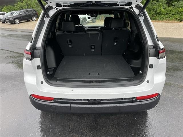 Photo of 2024 Bright White Clearcoat Jeep Grand Cherokee