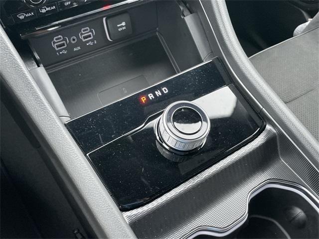 Photo of 2024 Bright White Clearcoat Jeep Grand Cherokee