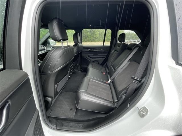 Photo of 2024 Bright White Clearcoat Jeep Grand Cherokee
