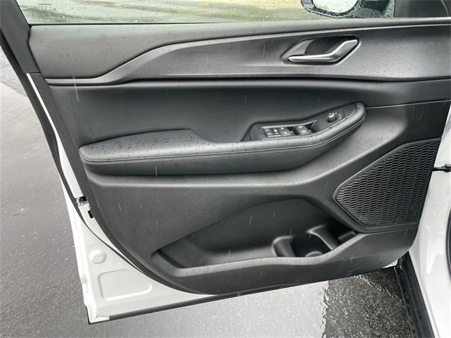Photo of 2024 Bright White Clearcoat Jeep Grand Cherokee