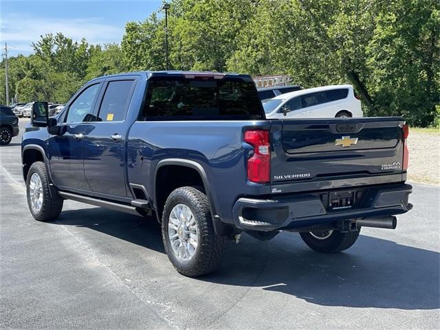 Photo of 2022 Northsky Blue Metallic Chevrolet Silverado 2500