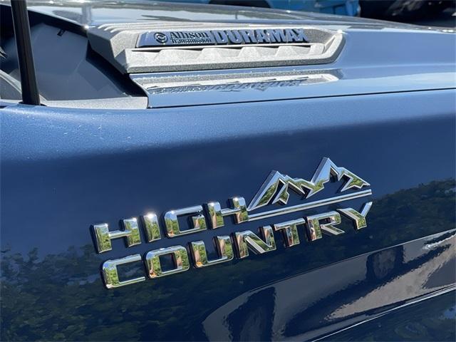 Photo of 2022 Northsky Blue Metallic Chevrolet Silverado 2500