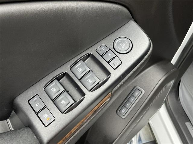 Photo of 2016 Summit White Chevrolet Tahoe
