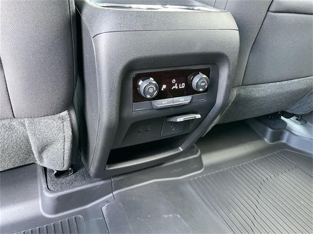 Photo of 2026 Mosaic Black Metallic Chevrolet Traverse