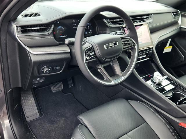 Photo of 2025 Metallic Jeep Grand Cherokee L