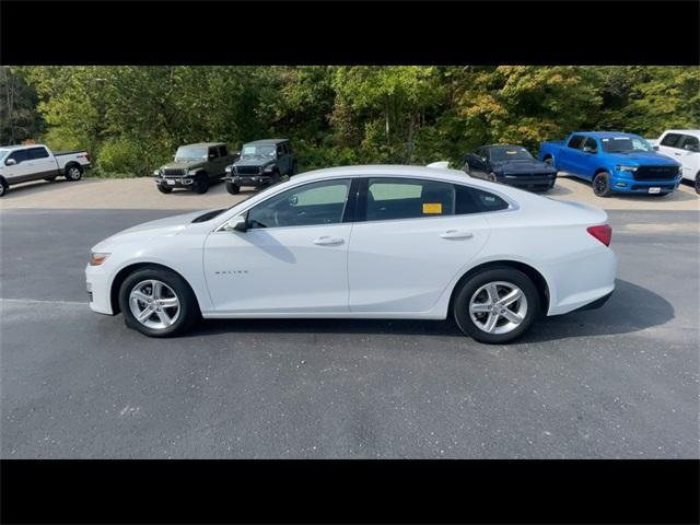 Photo of 2024 Summit White Chevrolet Malibu