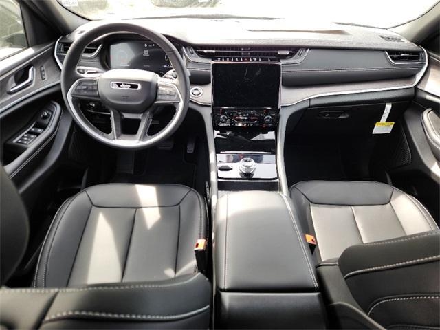 Photo of 2025 Silver Zynith Jeep Grand Cherokee L