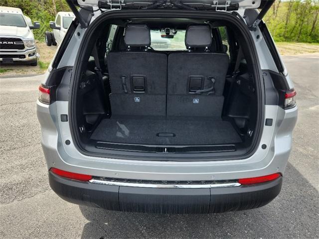Photo of 2025 Silver Zynith Jeep Grand Cherokee L