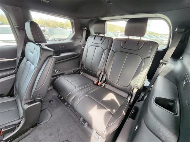 Photo of 2025 Silver Zynith Jeep Grand Cherokee L