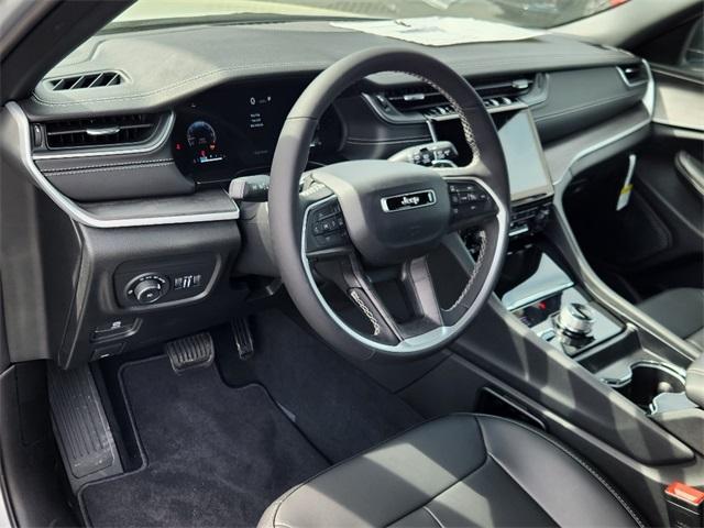 Photo of 2025 Silver Zynith Jeep Grand Cherokee L