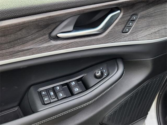 Photo of 2025 Silver Zynith Jeep Grand Cherokee L