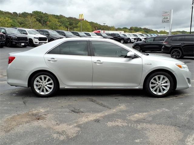 Photo of 2012 Classic Silver Metallic Toyota Camry Hybrid