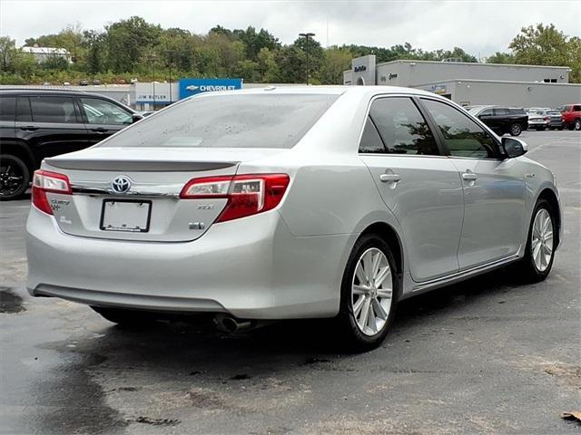 Photo of 2012 Classic Silver Metallic Toyota Camry Hybrid