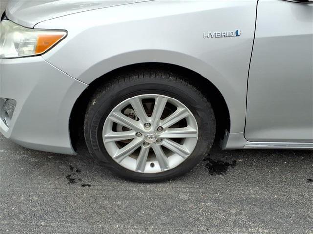 Photo of 2012 Classic Silver Metallic Toyota Camry Hybrid