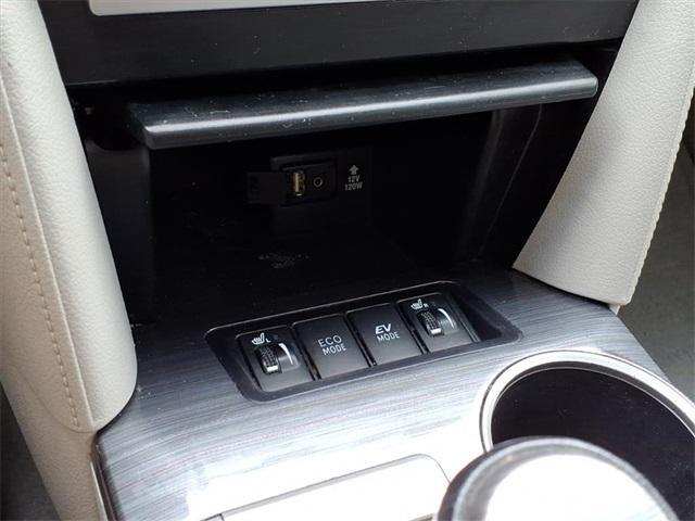 Photo of 2012 Classic Silver Metallic Toyota Camry Hybrid
