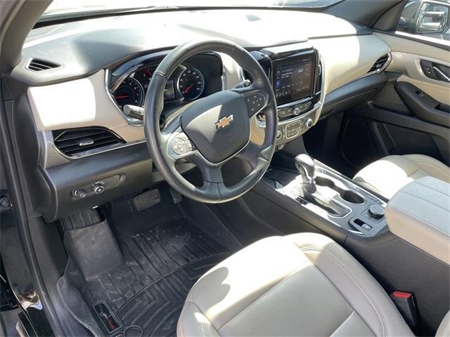 Photo of 2023 Mosaic Black Metallic Chevrolet Traverse