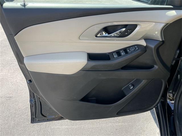 Photo of 2023 Mosaic Black Metallic Chevrolet Traverse