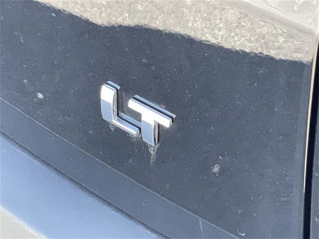 Photo of 2023 Mosaic Black Metallic Chevrolet Traverse