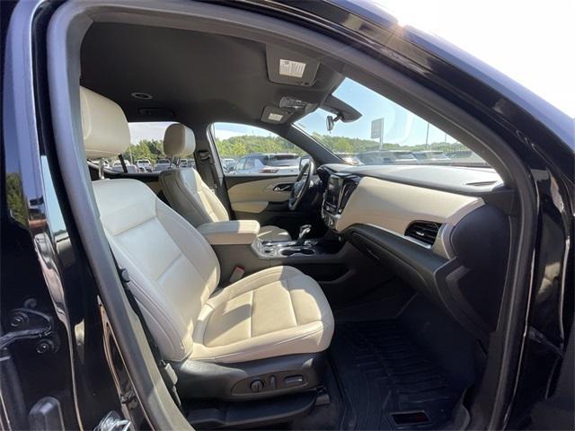 Photo of 2023 Mosaic Black Metallic Chevrolet Traverse